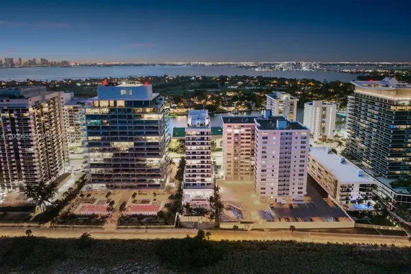 $30,000 | 5801 Collins Avenue, Unit 1200, Miami Beach, FL 33140