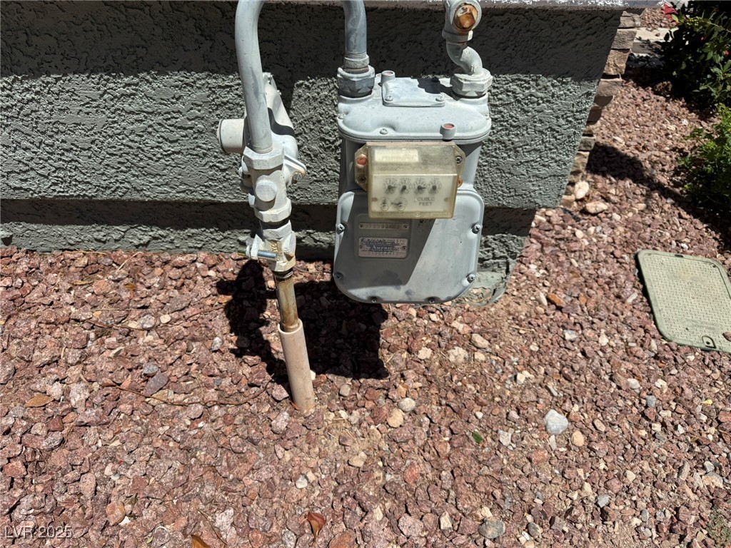 985 Prestwick Street Las Vegas, NV 89145 - Photo 5 of 27 Exterior view of a water meter