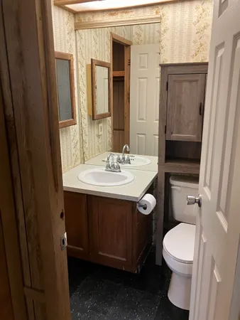 $950 | 207 East Elm Street, Burnet, TX 78611