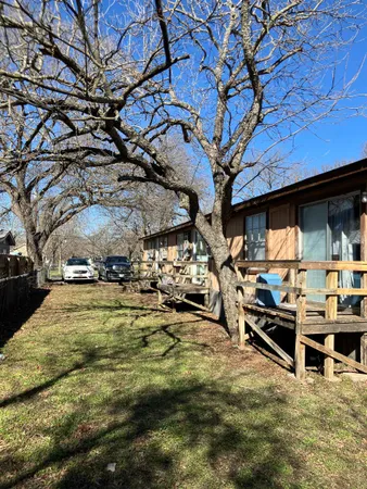 $950 | 207 East Elm Street, Burnet, TX 78611
