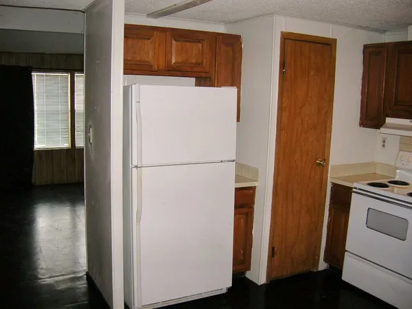 $950 | 207 East Elm Street, Burnet, TX 78611