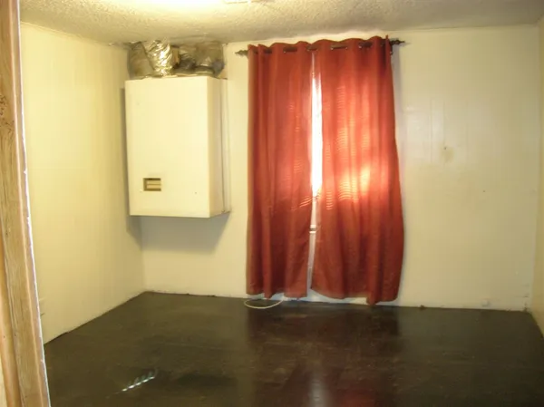 $950 | 207 East Elm Street, Burnet, TX 78611