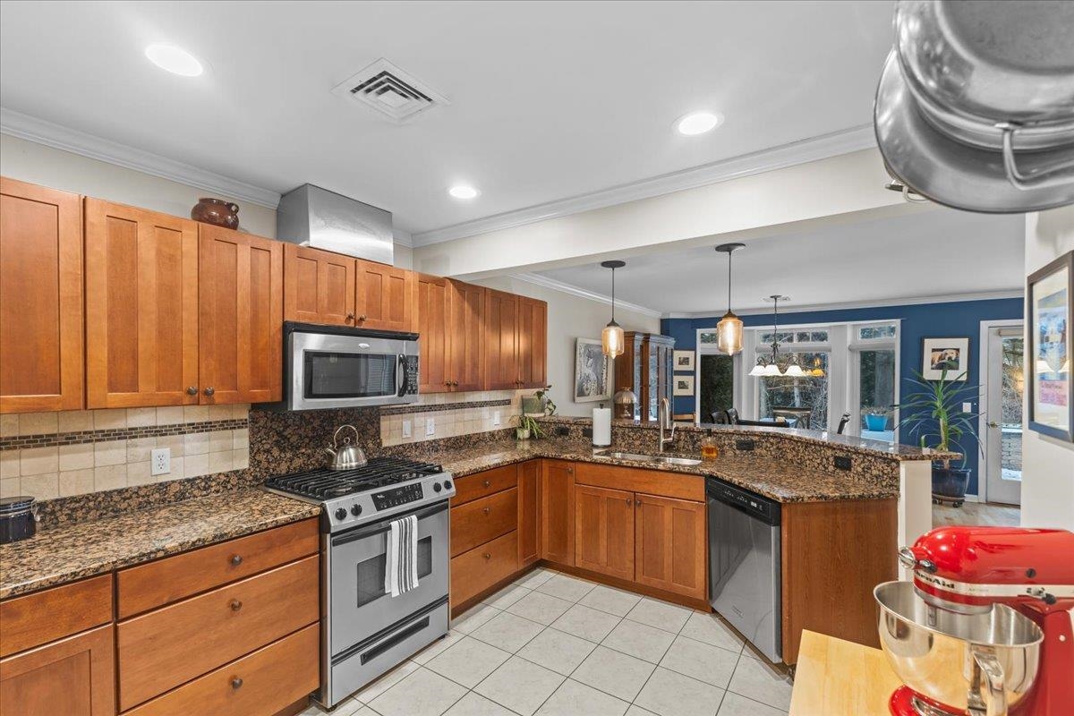 186 Hummingbird Lane South Burlington, VT 05403 - Photo 13 of 35