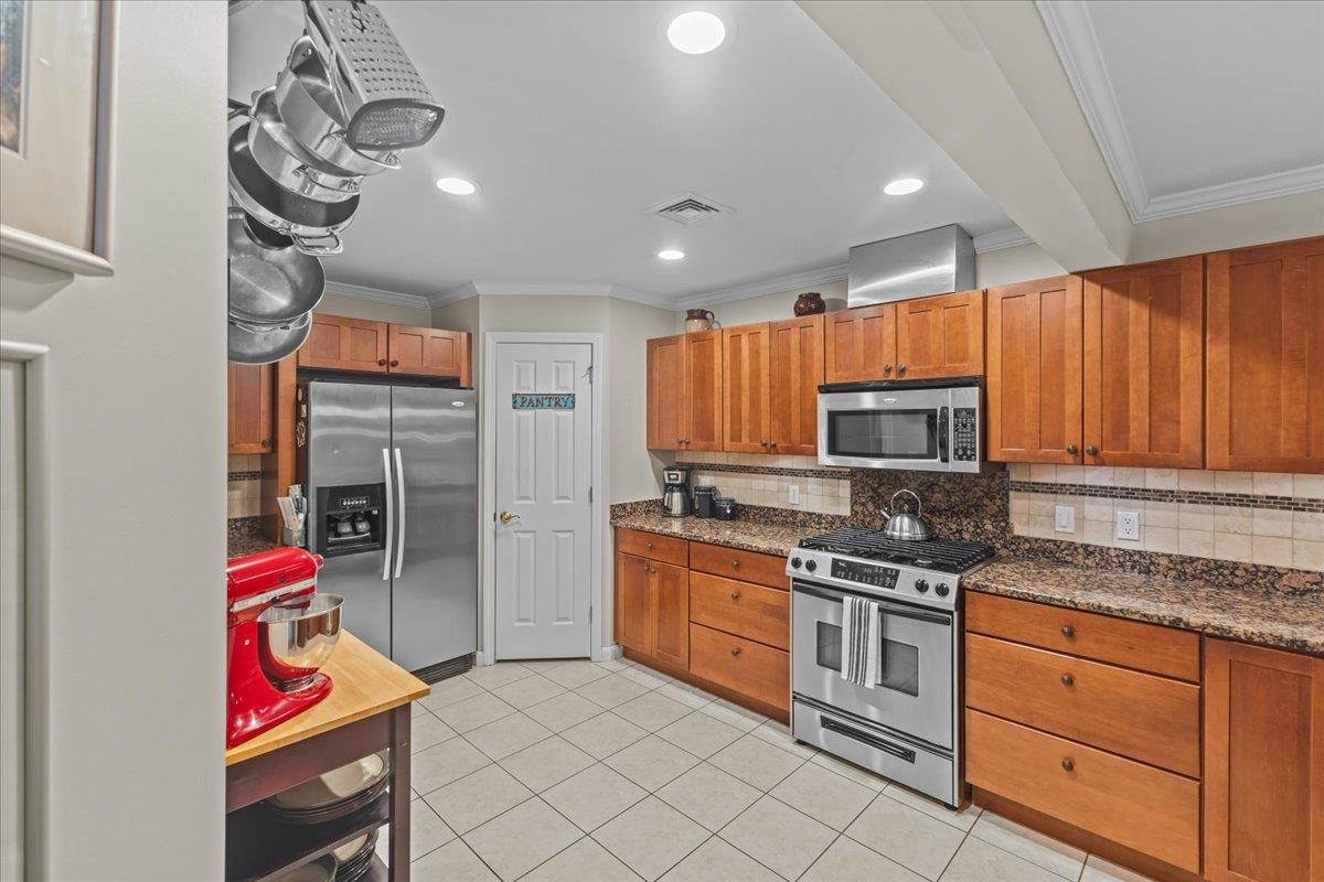 186 Hummingbird Lane South Burlington, VT 05403 - Photo 14 of 35