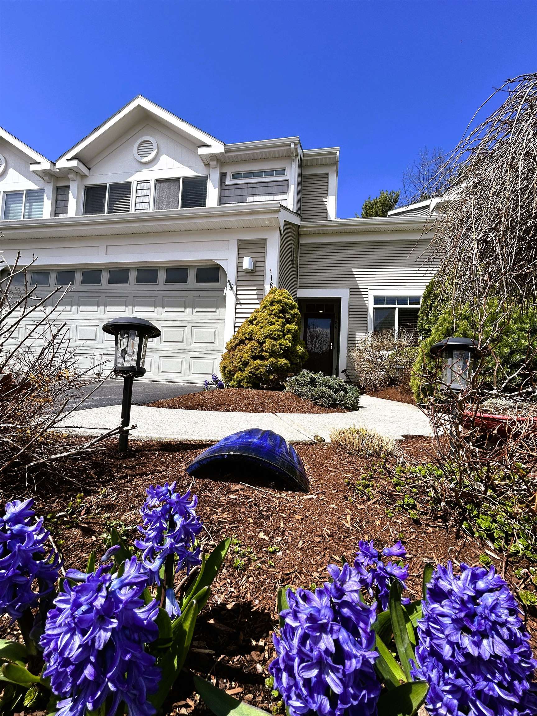 186 Hummingbird Lane South Burlington, VT 05403 - Photo 2 of 35