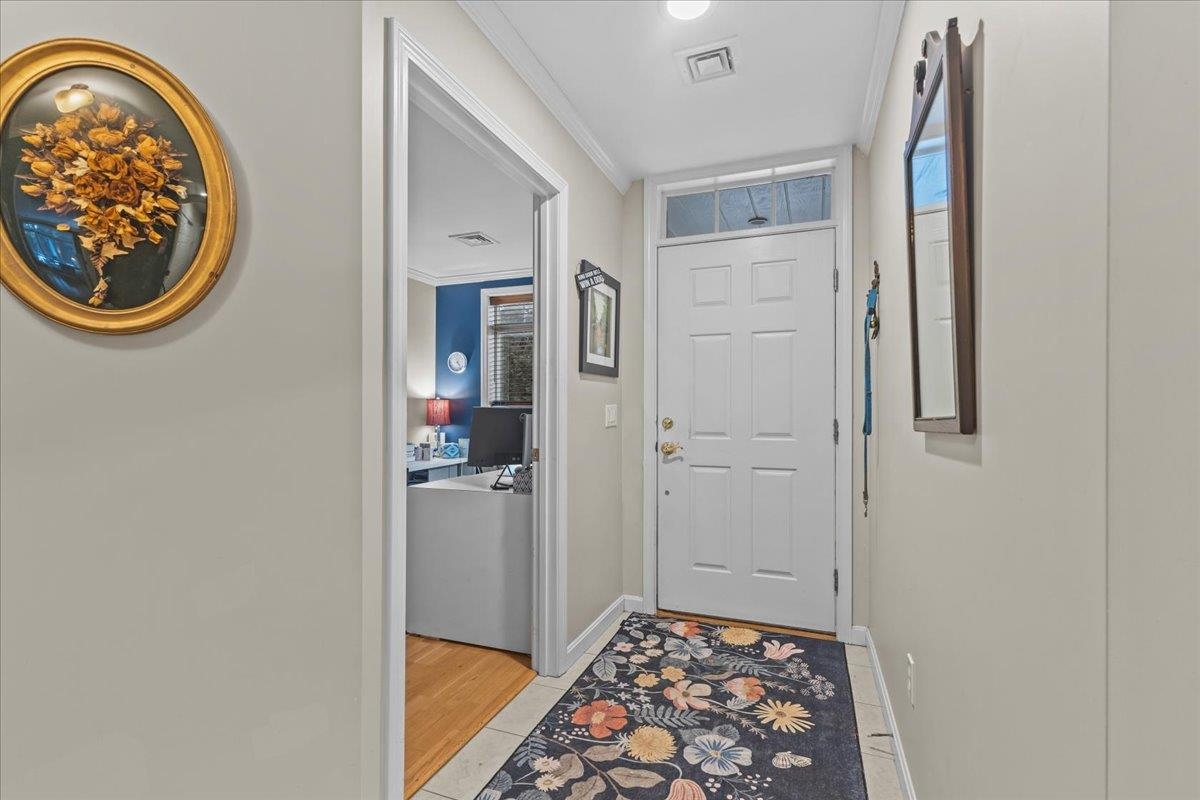 186 Hummingbird Lane South Burlington, VT 05403 - Photo 3 of 35