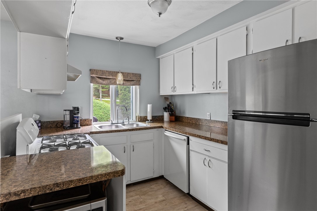 4160 Post Road, Unit 28 East Greenwich, RI 02818 - Photo 8 of 32