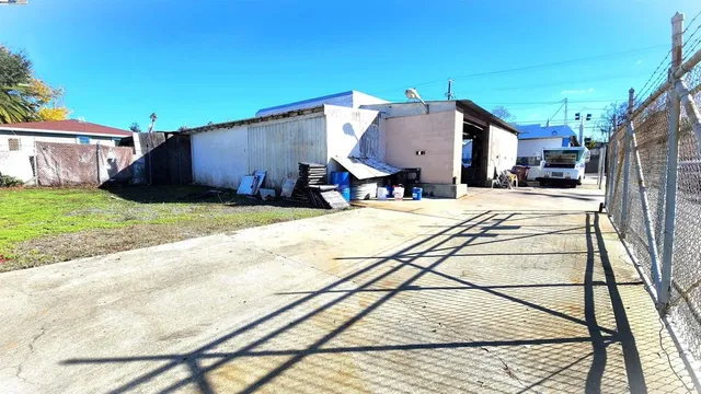 $3,500 | 2601 35th Avenue, Oakland, CA 94619