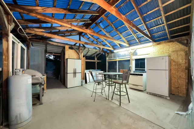 a view of back yard of the house