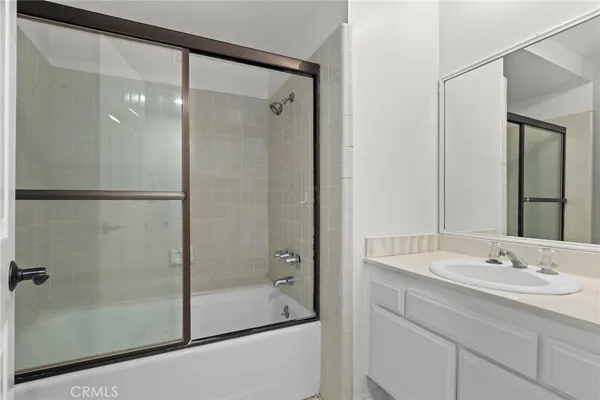 $799,000 | 2662 East 20th Street, Unit 307, Signal Hill, CA 90755