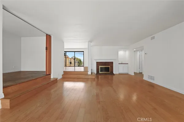 $799,000 | 2662 East 20th Street, Unit 307, Signal Hill, CA 90755