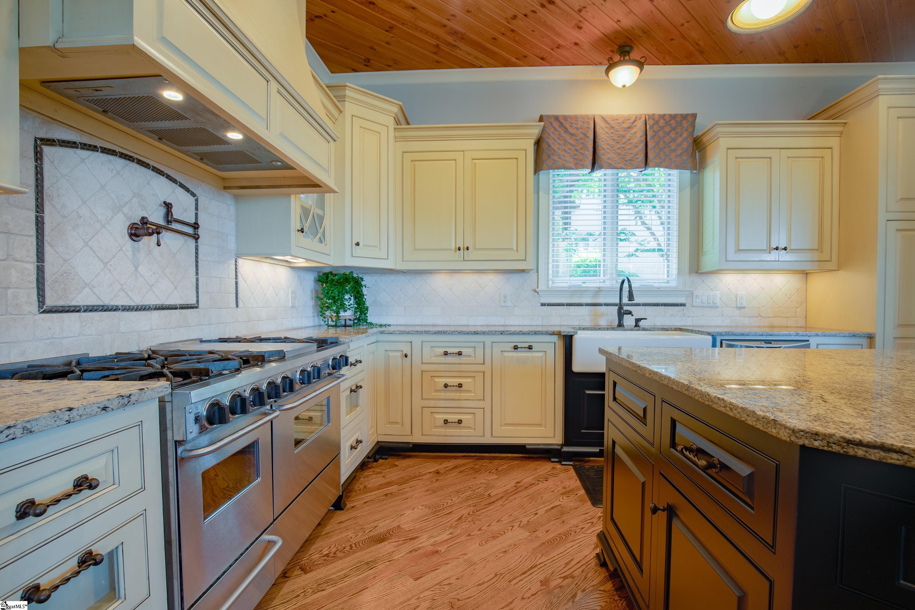 313 Sorono Drive Greenville, SC 29609 - Photo 5 of 36