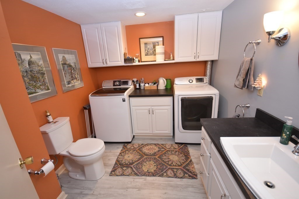 32 Aubinwood Road Amherst, MA 01002 - Photo 36 of 42 a bathroom with a sink toilet and granite