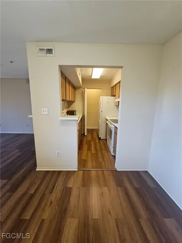 $1,000 | 2875 Winkler Avenue, Unit 518, Fort Myers, FL 33916