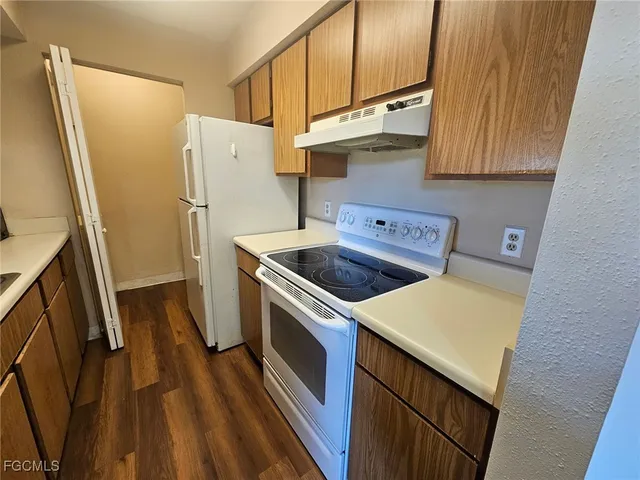 $1,000 | 2875 Winkler Avenue, Unit 518, Fort Myers, FL 33916