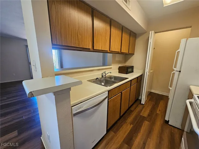 $1,000 | 2875 Winkler Avenue, Unit 518, Fort Myers, FL 33916