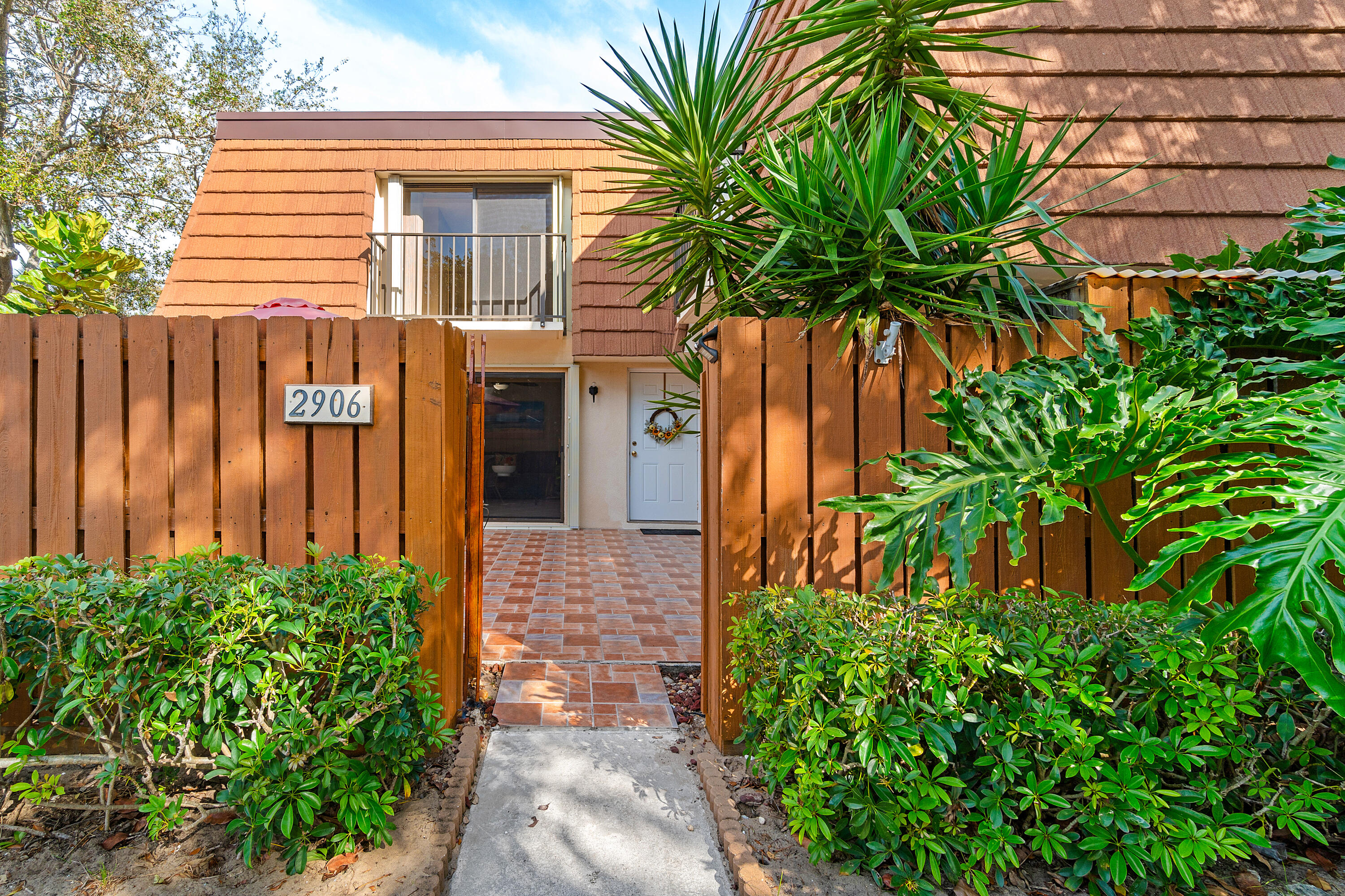 2906 29th Court Jupiter, FL 33477 - Photo 3 of 31 004-290629thCourt-Jupiter-FL-33477-FULL