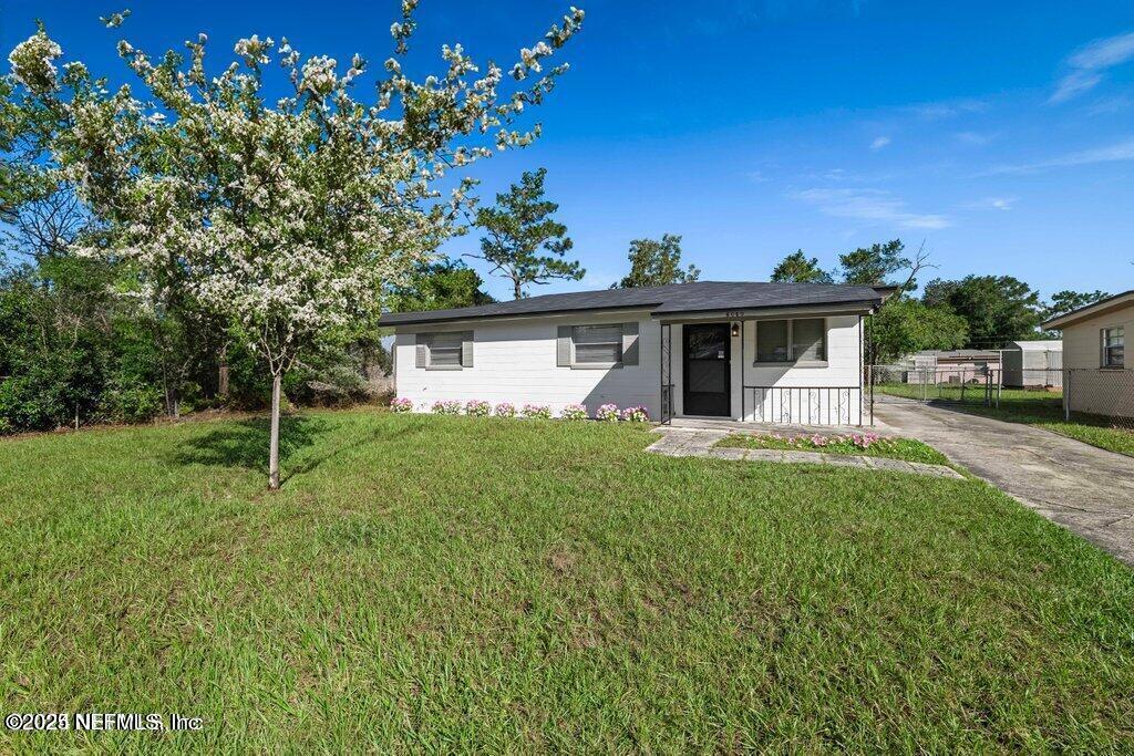 4649 Effingham Road Jacksonville, FL 32208 - Photo 3 of 23 20241013123135648714000000-o