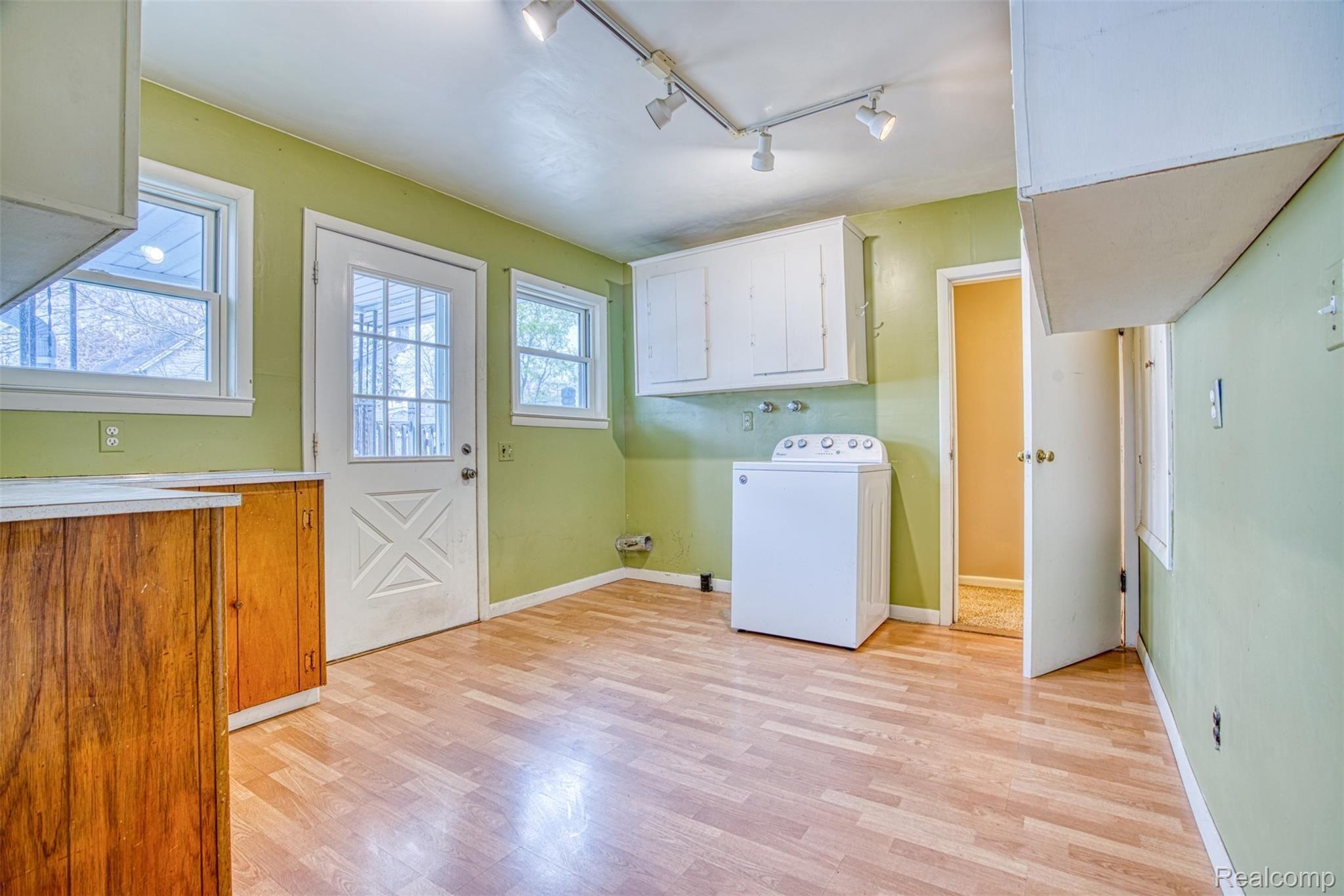 610 East Clinton Street Howell, MI 48843 - Photo 9 of 25 DSC07869_18.jpg