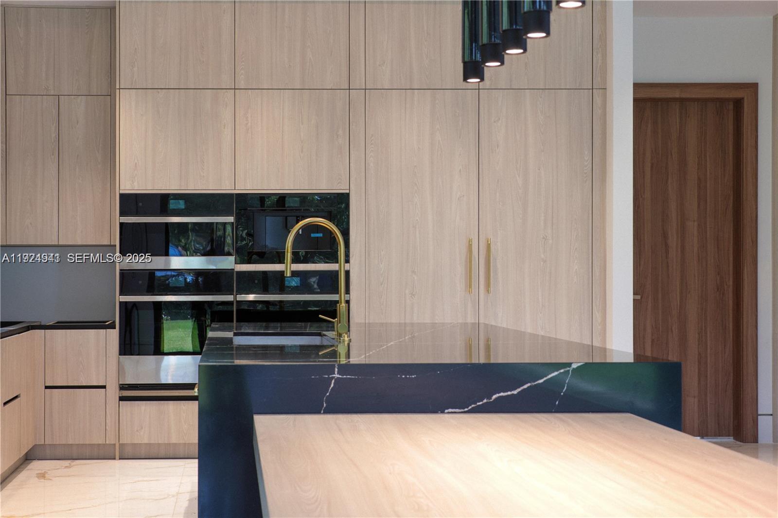 5903 Southwest 54th Court Davie, FL 33314 - Photo 13 of 47