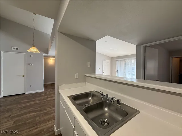 $1,250 | 7885 West Flamingo Road, Unit 2153, Las Vegas, NV 89147