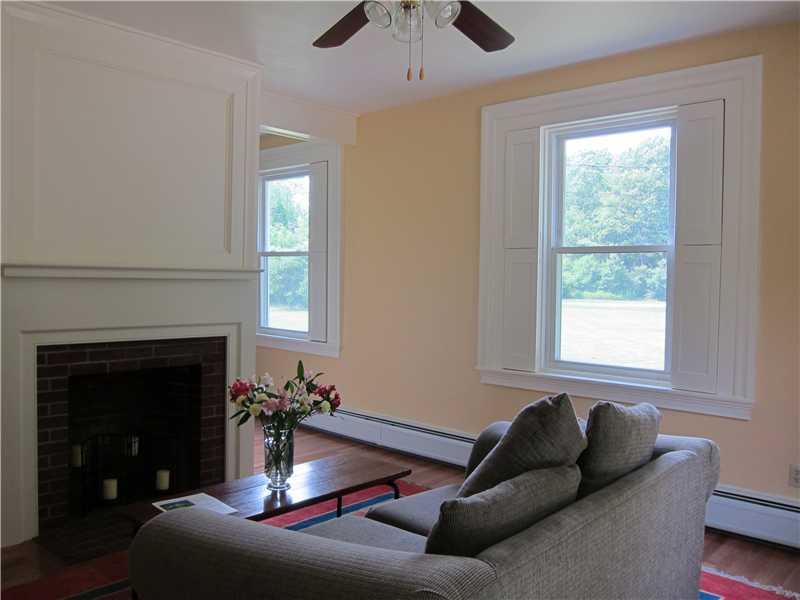 31 Leach Road Kittery, ME 03904 - Photo 15 of 27 Living Room. Comfortable living in 9...