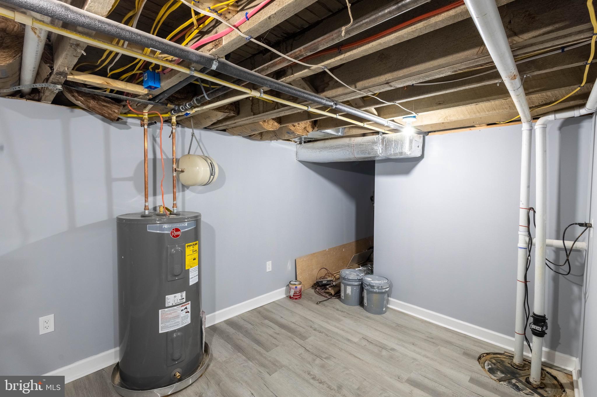 619 Aldershot Road Baltimore, MD 21229 - Photo 27 of 29 a view of a room with gym equipment