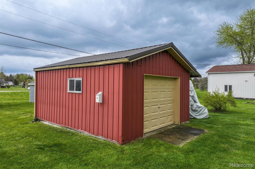 2124 Vernor Road Lapeer, MI 48446 - Photo 33 of 47