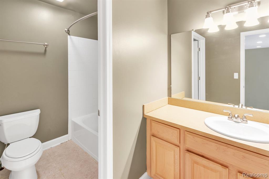 730 East Bluff Court Rochester Hills, MI 48306 - Photo 22 of 34