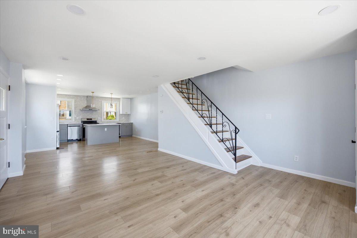 9955 Bridle Road Philadelphia, PA 19115 - Photo 8 of 36 Living Room