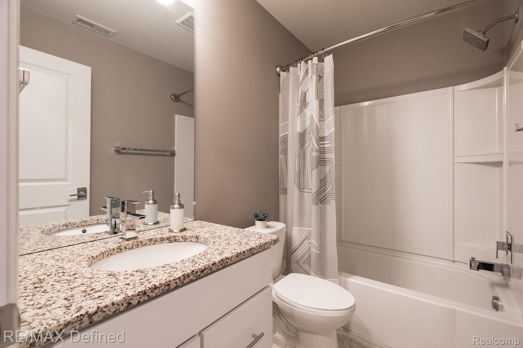 2658 Helmsdale Circle Rochester, MI 48307 - Photo 21 of 29 2658-Helmsdale-Cir-25.JPG