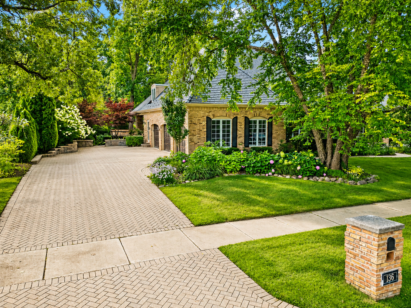 136 Circle Ridge Drive Burr Ridge, IL 60527 - Photo 7 of 61 Gallery Image 7