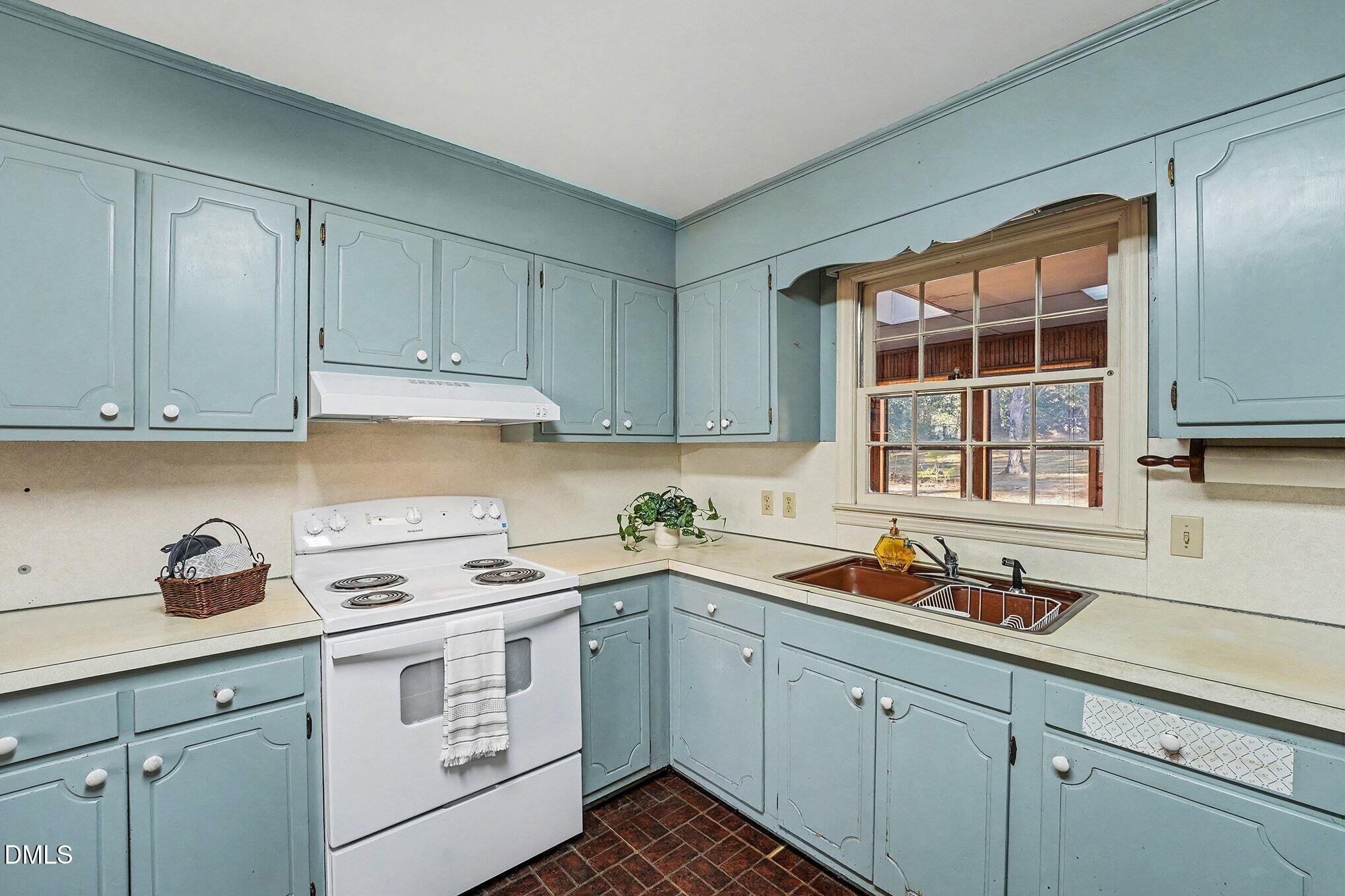 1200 Fairlane Road Cary, NC 27511 - Photo 14 of 25 Kitchen 3