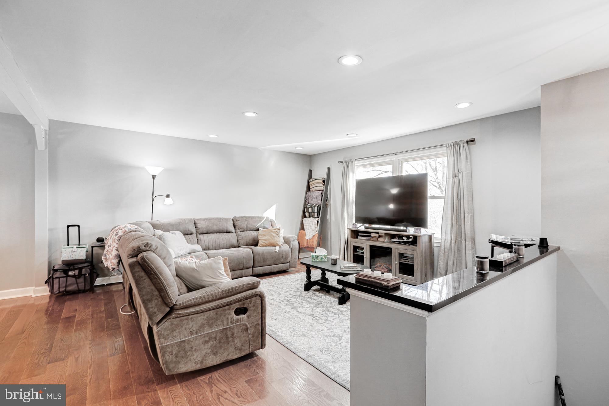 15 Evergreen Drive Newark, DE 19702 - Photo 11 of 85 Living Room
