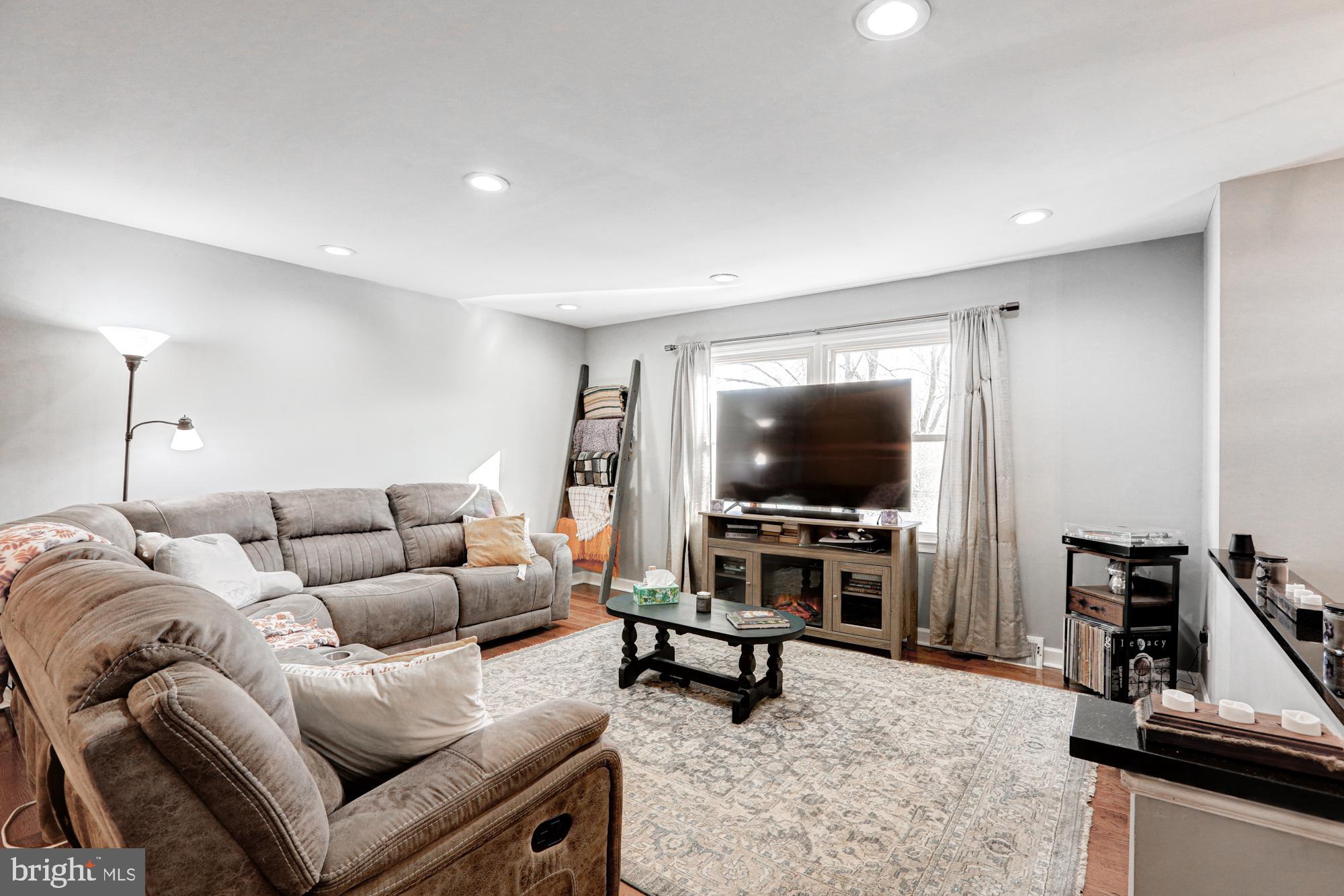 15 Evergreen Drive Newark, DE 19702 - Photo 12 of 85 a living room with furniture and a flat screen tv