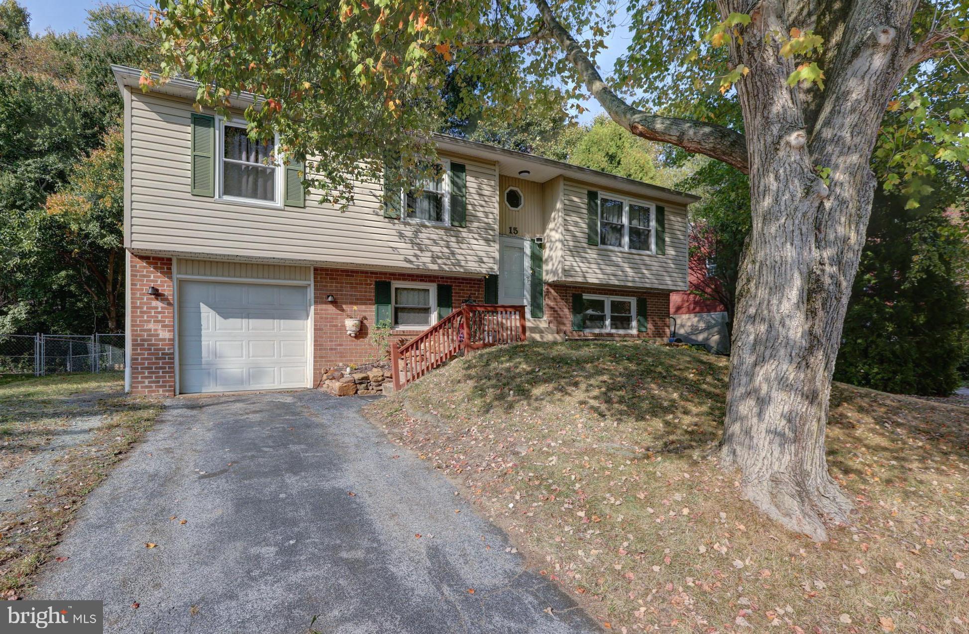 15 Evergreen Drive Newark, DE 19702 - Photo 3 of 85 front view of a house with a yard