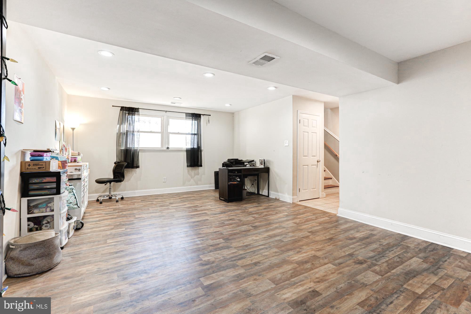 15 Evergreen Drive Newark, DE 19702 - Photo 53 of 85 a living room with furniture and a flat screen tv
