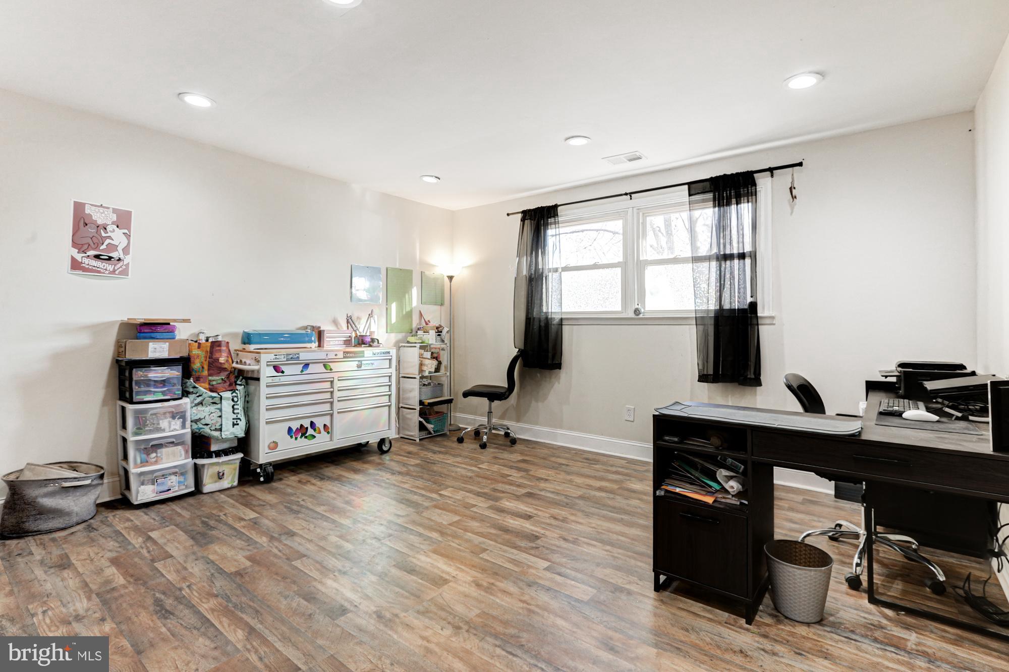 15 Evergreen Drive Newark, DE 19702 - Photo 55 of 85 a room with furniture and window