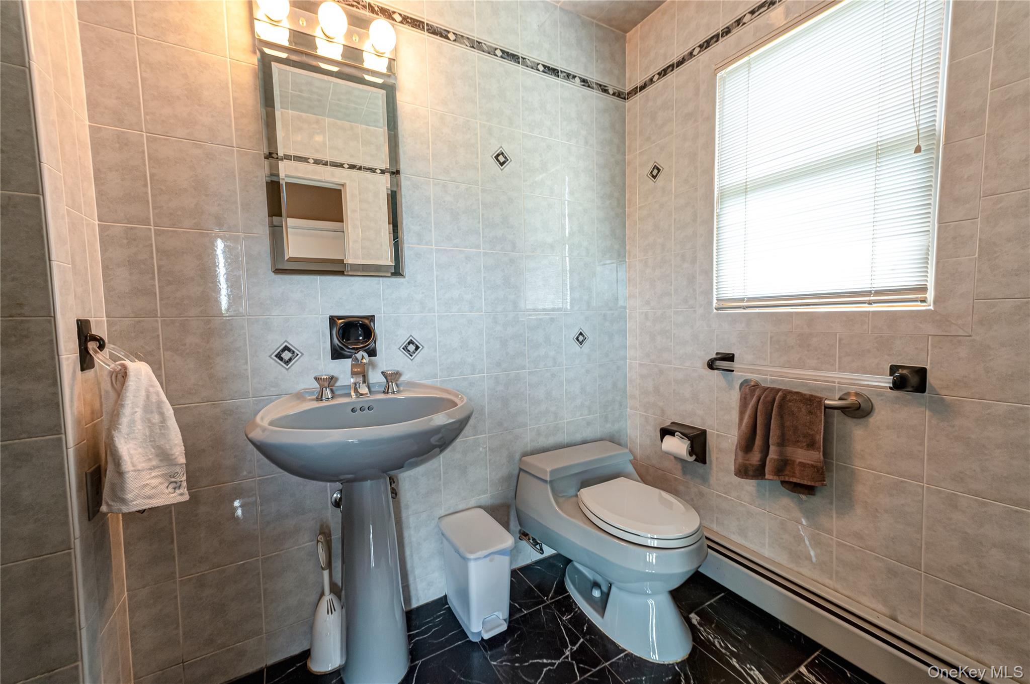 164 West Islip Road West Islip, NY 11795 - Photo 13 of 32