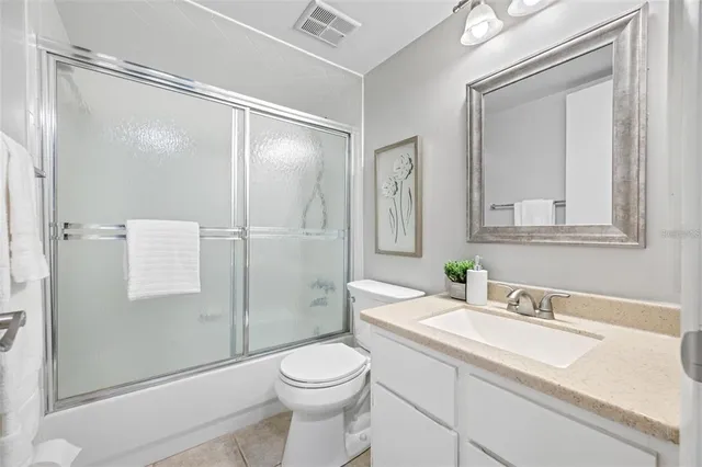 $169,900 | 1100 East Bay Drive, Unit 82, Largo, FL 33770