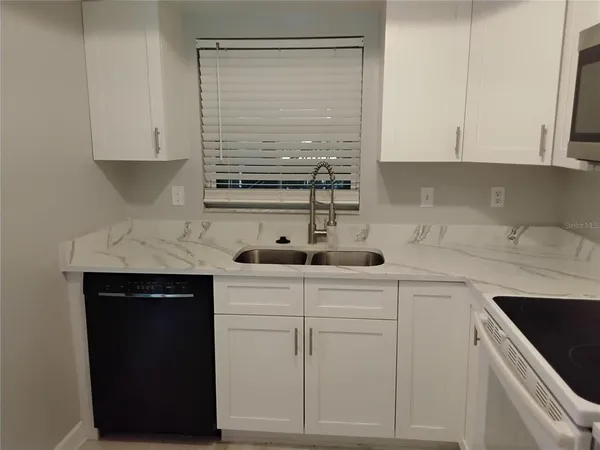 $165,000 | 1100 East Bay Drive, Unit 82, Largo, FL 33770
