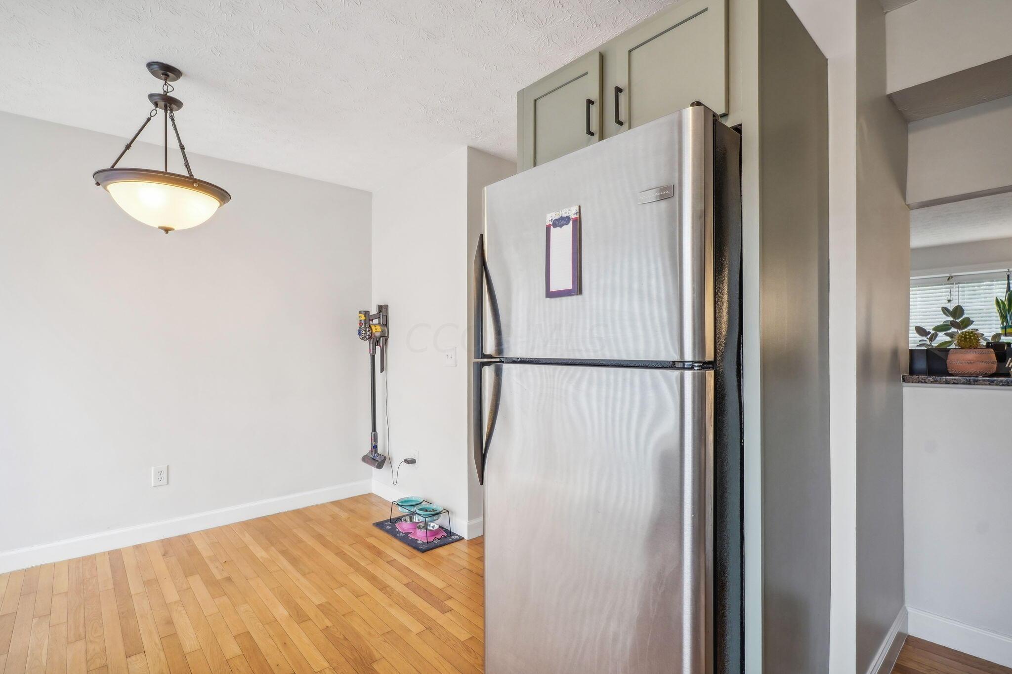 1227 Weybridge Road Columbus, OH 43220 - Photo 14 of 32 Eating Space