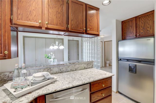 $559,500 | 10221 Northeast 138th Place, Unit D3, Kirkland, WA 98034