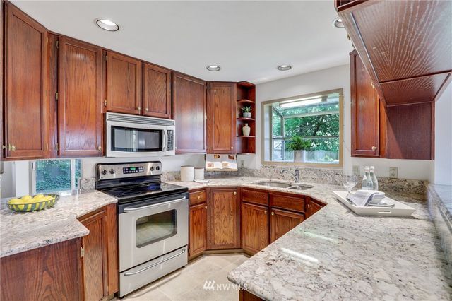 $559,500 | 10221 Northeast 138th Place, Unit D3, Kirkland, WA 98034