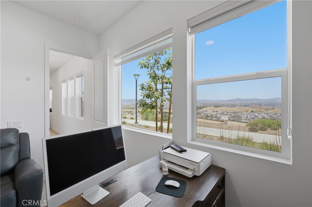 26729 Blue Hls Loop Valencia, CA 91381 - Photo 12 of 51