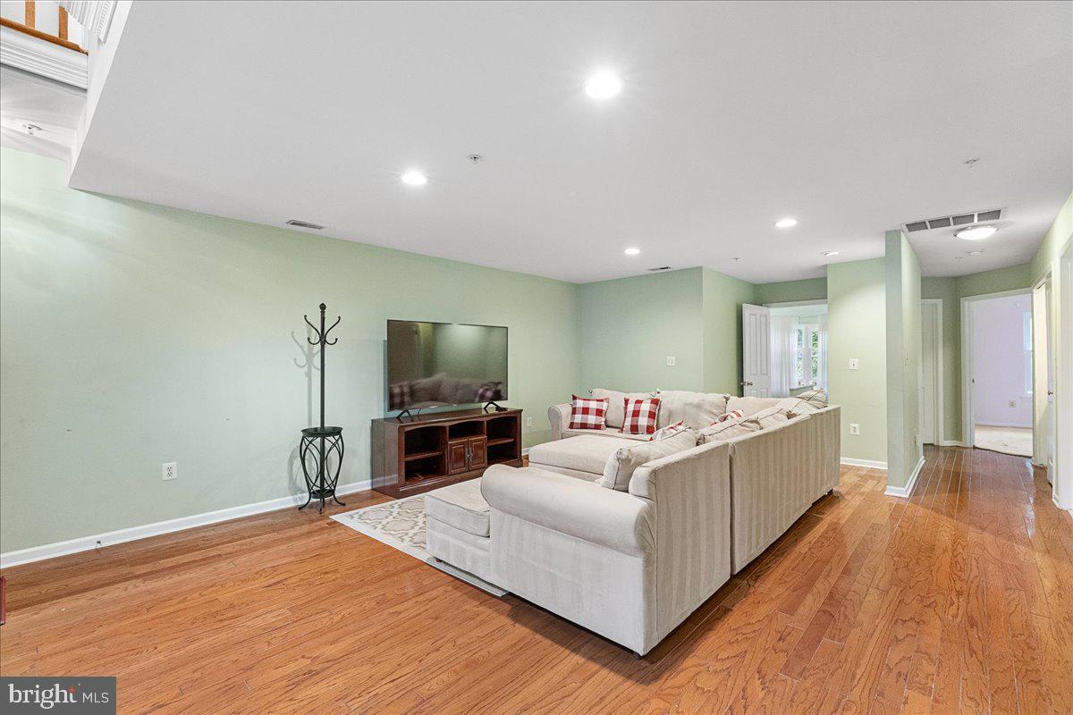 326 Brickhouse Road Princeton, NJ 08540 - Photo 3 of 22