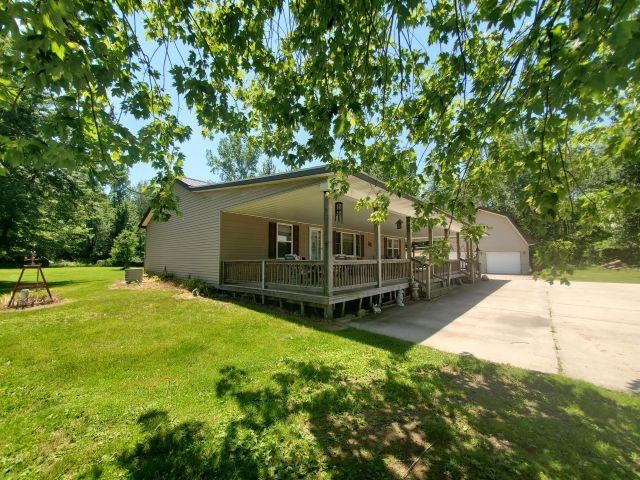 965 Saganing Road Bentley, MI 48613 - Photo 1 of 22 1947582-eaf9f4c0-98aa-497f-84e0-173432313220.JPG