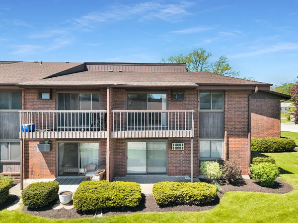 $199,900 | 1270 Wisconsin Street, Unit 203A, Lake Geneva, WI 53147