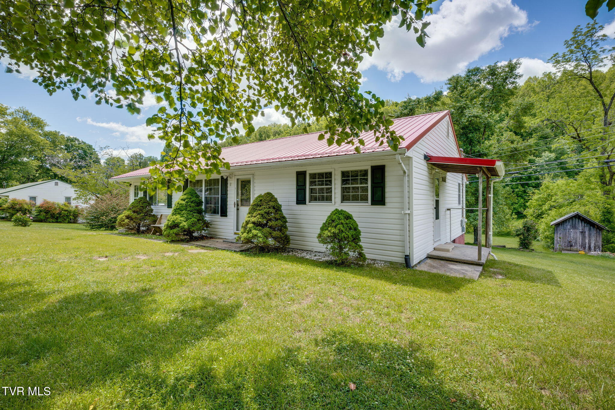1639 Yuma Road Gate City, VA 24251 - Photo 4 of 36 003