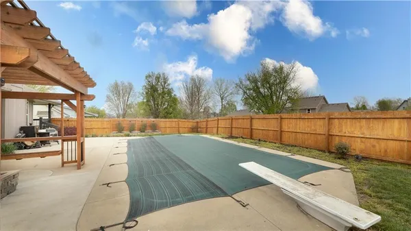 $380,000 | 817 Bridle Trail Lane, Peculiar, MO 64078
